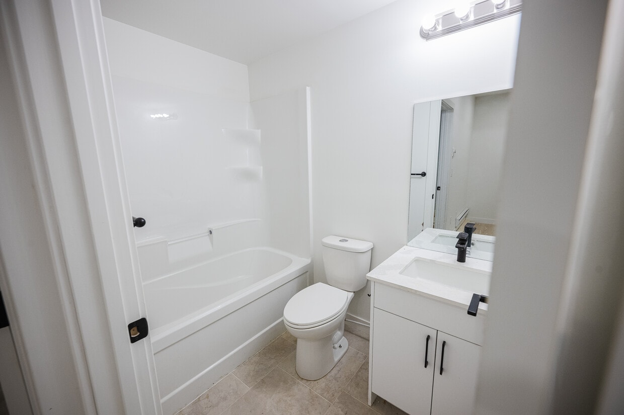 Building Photo - 412 Ferry Rd