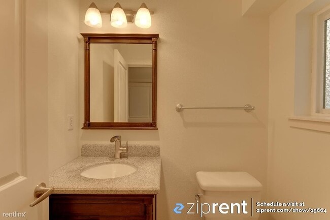Building Photo - 4 br, 4 bath Townhome - 926 Southwest Hold...