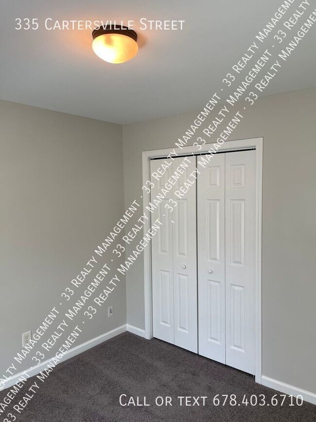 Building Photo - Freshly Renovated 3BR/1.5BA Townhome with ...