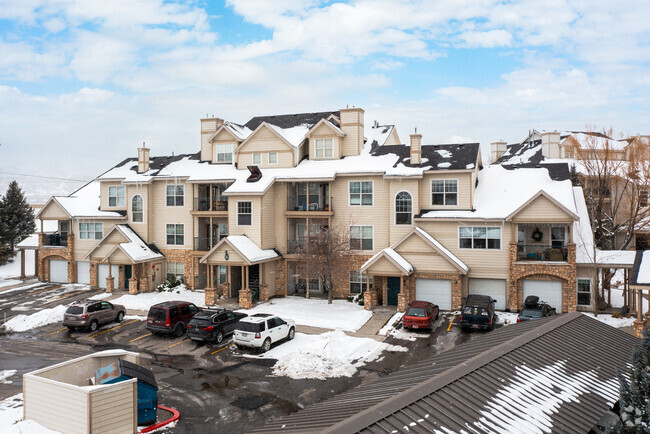 Building Photo - Canyon Creek Club
