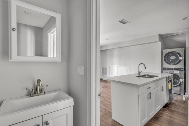 Foto del edificio - 7794 Skyhill Dr