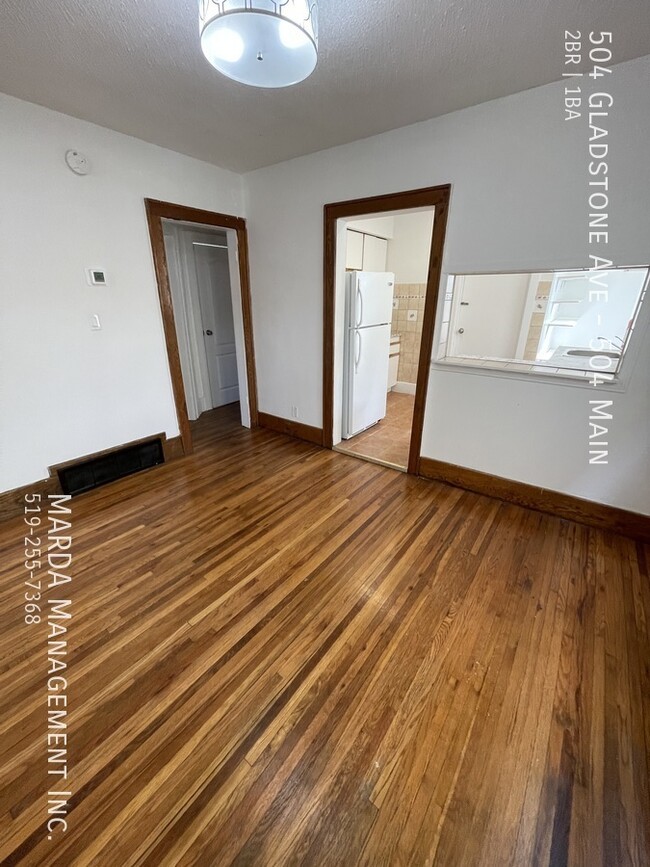 Building Photo - BRIGHT & SPACIOUS 2 BED / 1 BATH UNIT IN O...