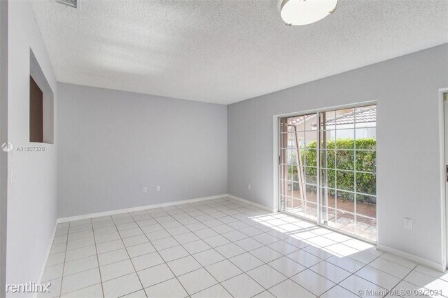 Foto del edificio - 3 br, 2 bath House - 10410 SW 22nd St # 10410