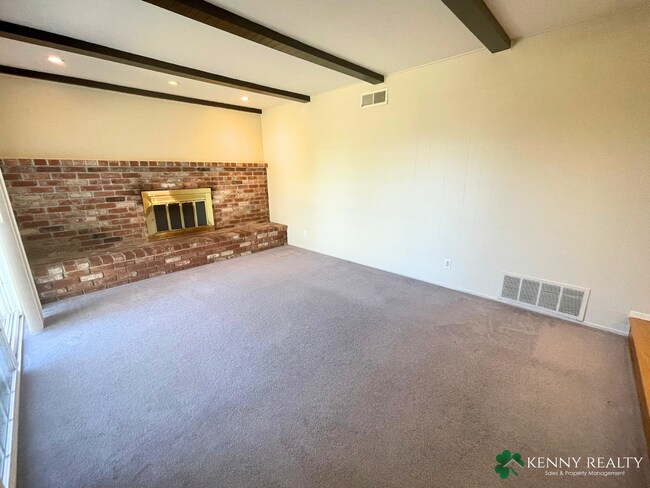 Foto del edificio - Spacious Four Bedroom Home in Westborough ...