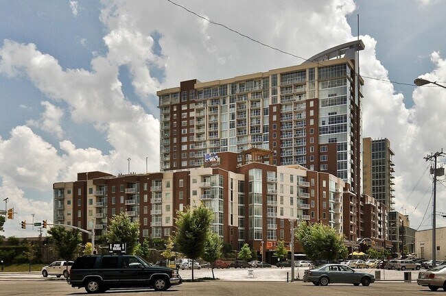 Foto del edificio - 600 12th Ave S
