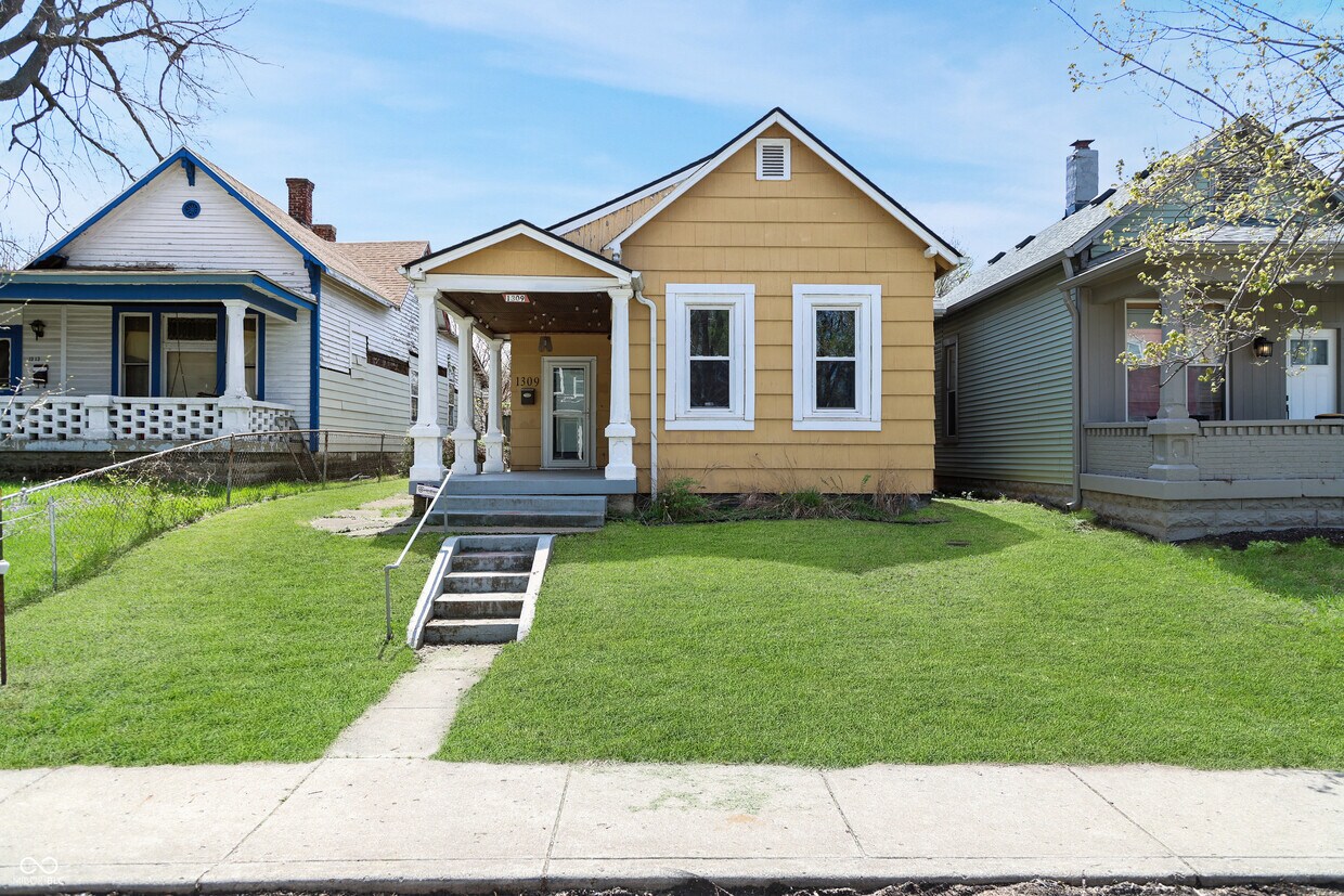 Primary Photo - 1309 Lexington Ave