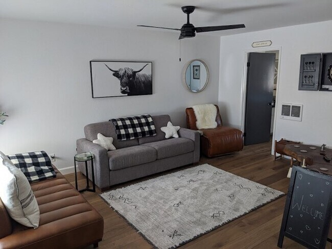 Foto del edificio - 1 Bedroom-1 Bathroom Single Story Condo in the La Mesa Village