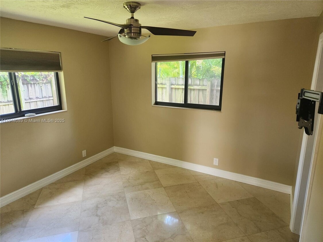 Foto principal - 210 SW 8th St