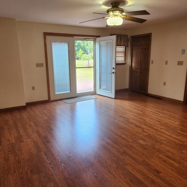 5 Ryan Rd Unit 2, Townsend, MA 01474 Room for Rent in Townsend, MA