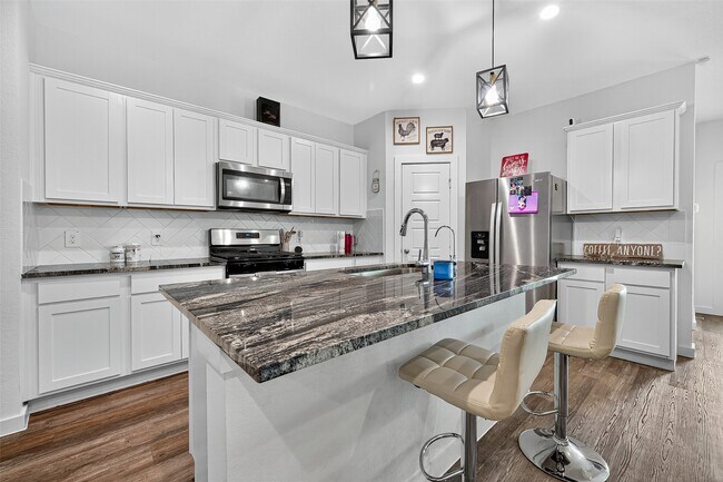Foto del edificio - 8730 Shumard Oak Dr