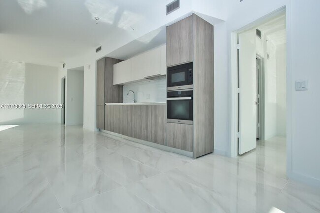 Foto del edificio - 2900 NE 7th Ave