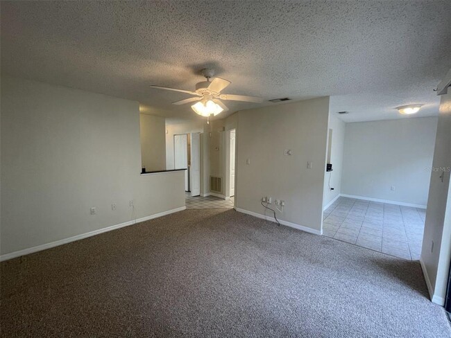 Building Photo - 90 Hidden Lake Dr