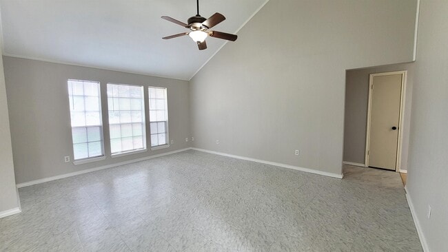 Building Photo - 6925 Fawn Ridge Dr