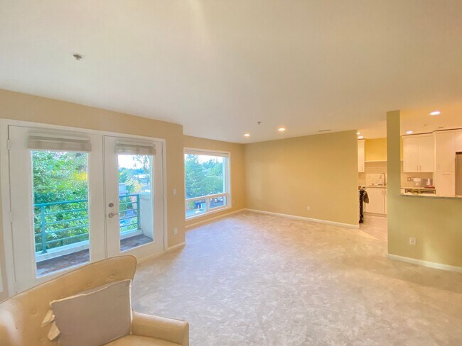 Building Photo - Spacious 3 Bedroom Condo!!!