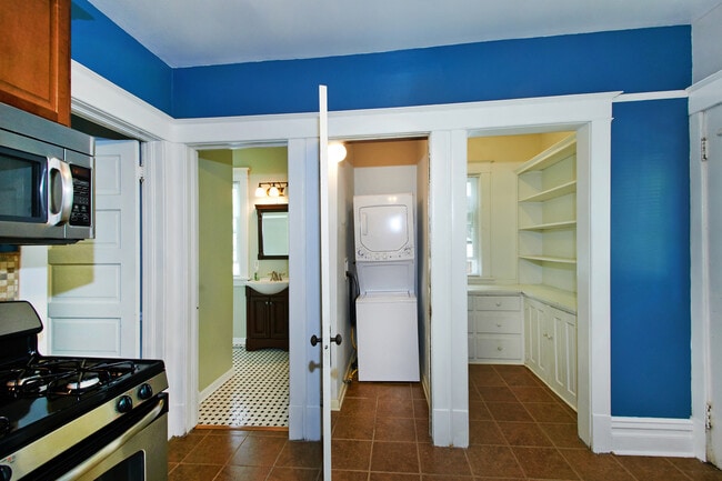 Foto del edificio - 212 W Russell St