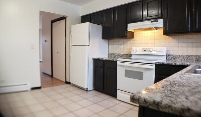 Foto del edificio - 1203 Whispering Hills Ct