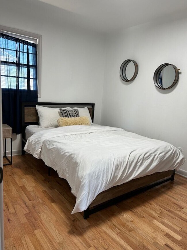 Foto del edificio - Fully Furnished 4 Bed, 2 Bath Home | West End Gem | All Utilities + WiFi Included