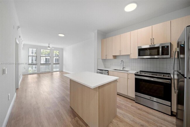 Building Photo - 10170 SW 7th Street Unit 24-405