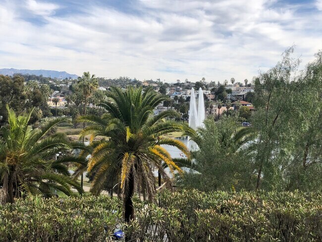 Foto del edificio - 1701 Clinton St