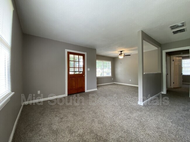 Building Photo - 2204 Labelle St