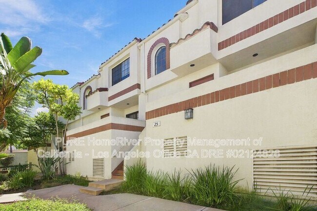 Building Photo - 2931 Plaza del Amo
