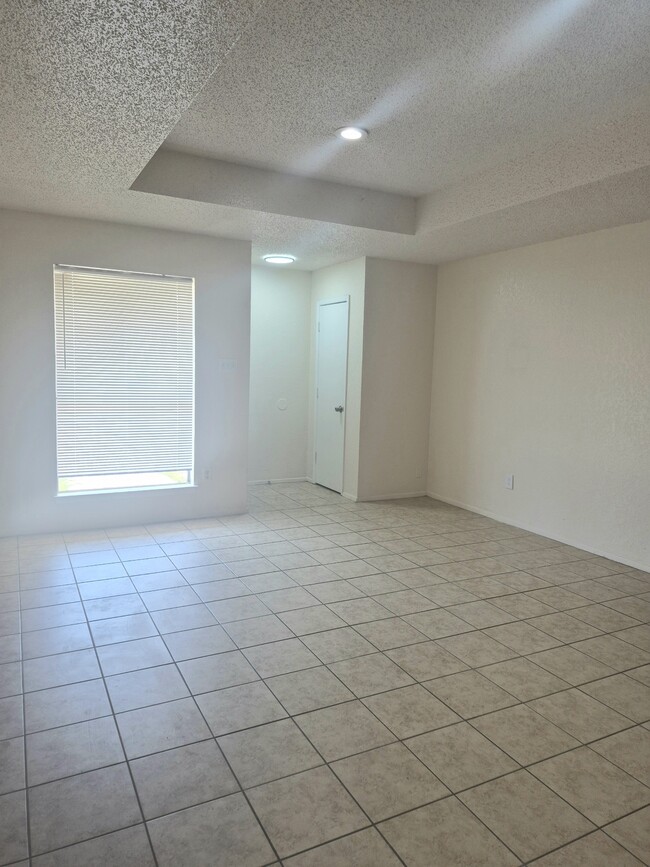 Building Photo - 3712 Hulen Park Cir