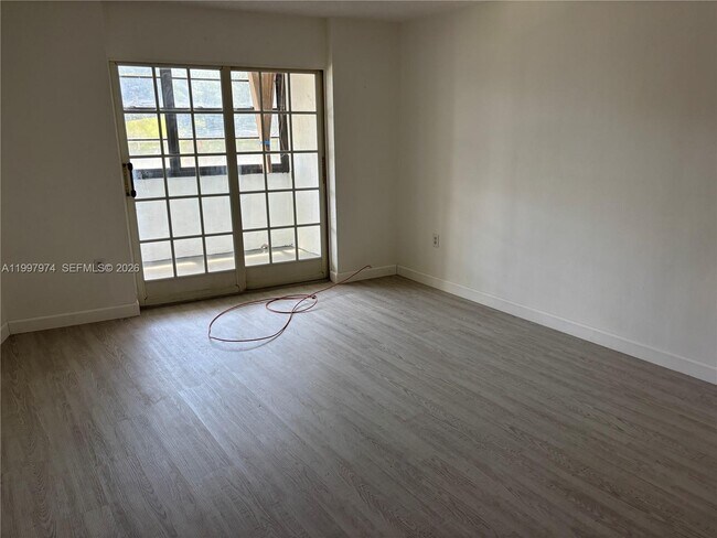 Foto del edificio - 10854 N Kendall Dr