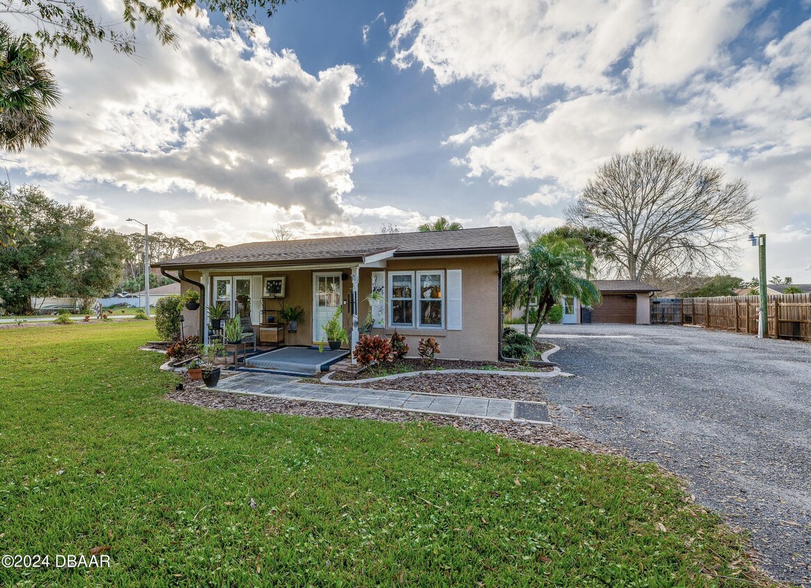 Primary Photo - 4850 Spruce Creek Rd