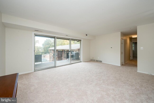 Building Photo - 10167 Mosby Woods Dr