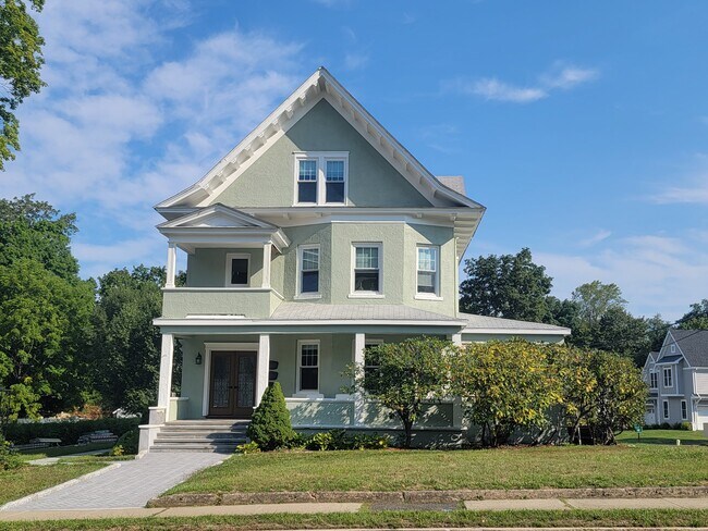 Gilbert House - MultiFamily en Town Home - 32 Gilbert St