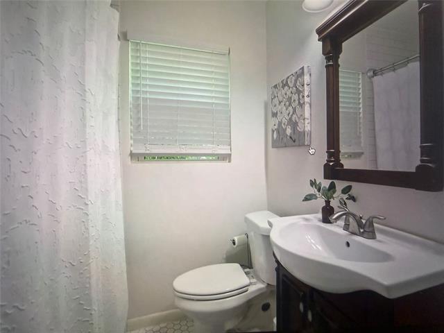 Foto del edificio - 8732 Glencrest Ln