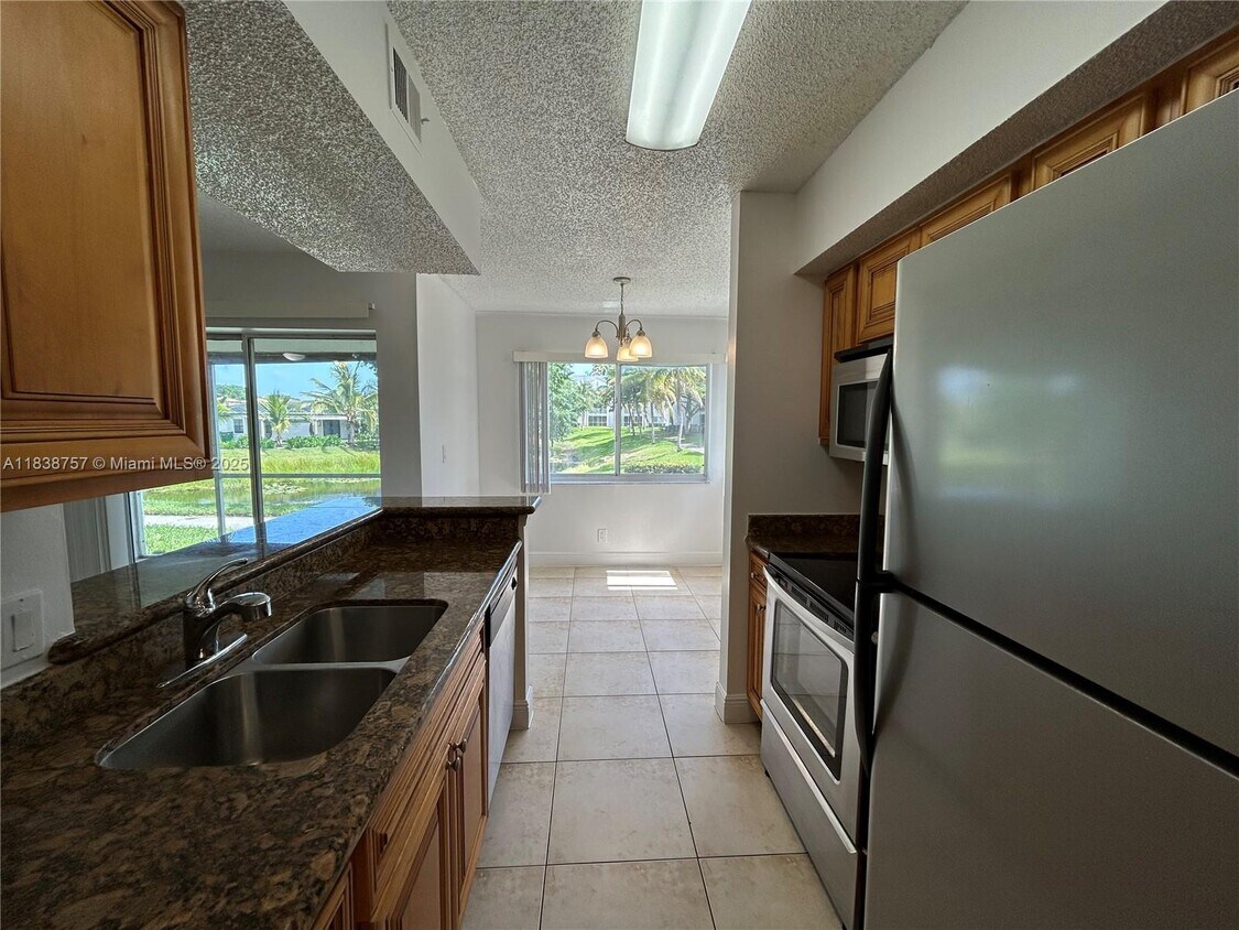 Foto principal - 5760 Rock Island Rd