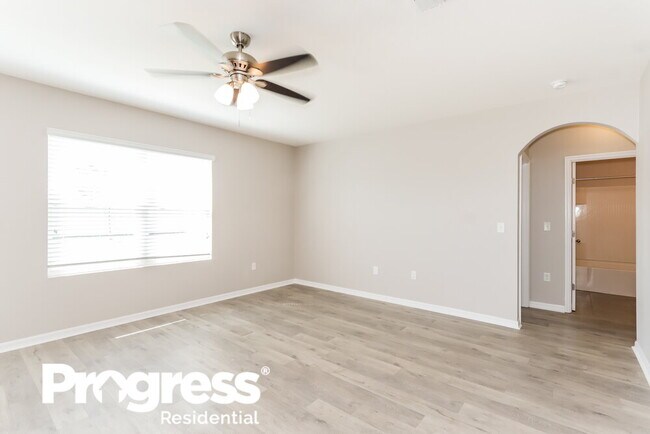 Building Photo - 3221 S Northview Rd