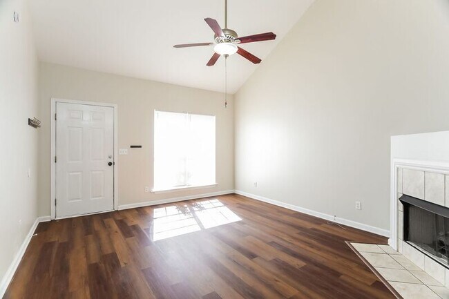 Building Photo - 2757 Southwood Ln