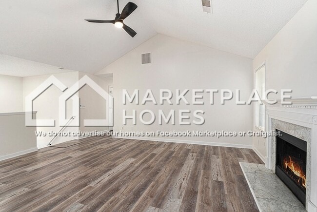 Foto del edificio - 237 Autumn Ridge Dr