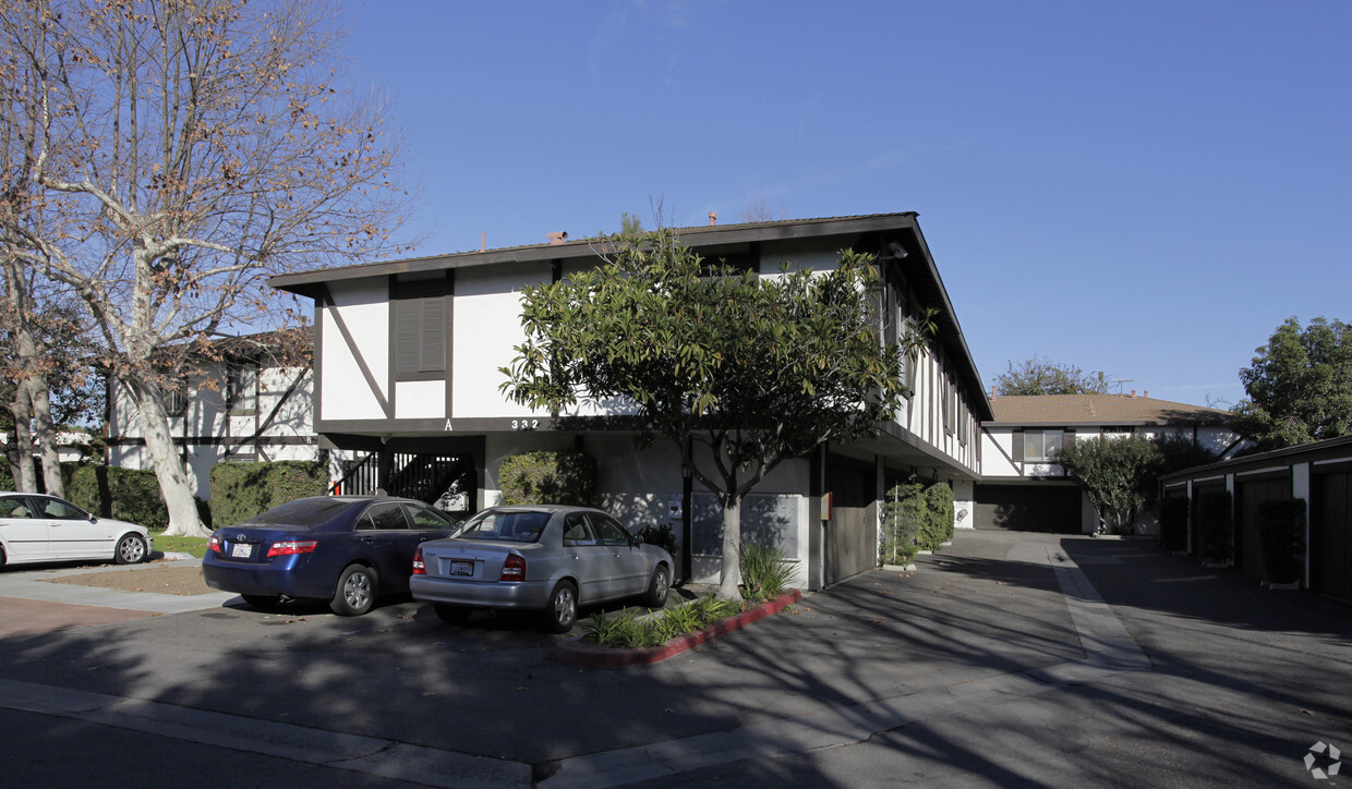 Primary Photo - Victoria Pines Apartments