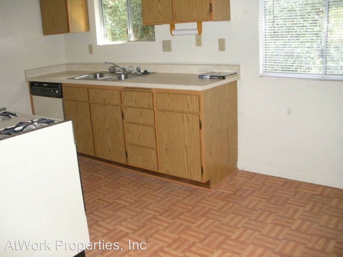Building Photo - 1873 Conifer Way