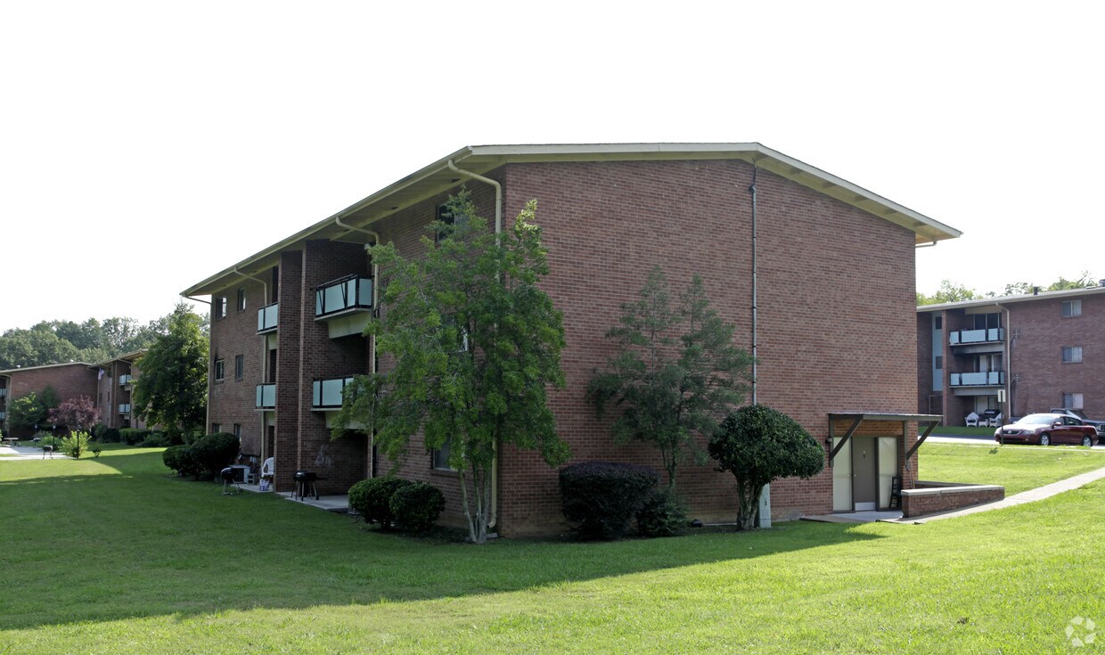 Alemán Hill Apartments - 404 Homes