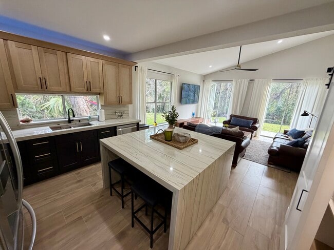 Building Photo - 147 Dalton Dr