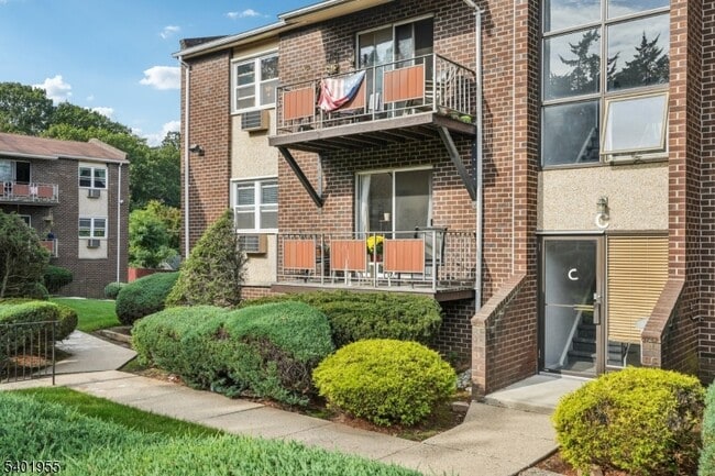 Foto del edificio - 421 Bloomfield Ave