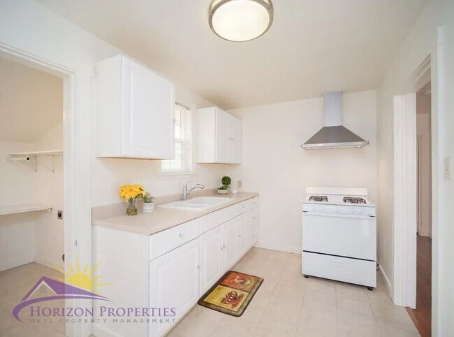 Building Photo - 1036 54th St