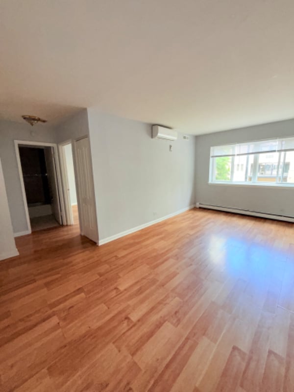 Building Photo - 5746 N Sheridan Rd