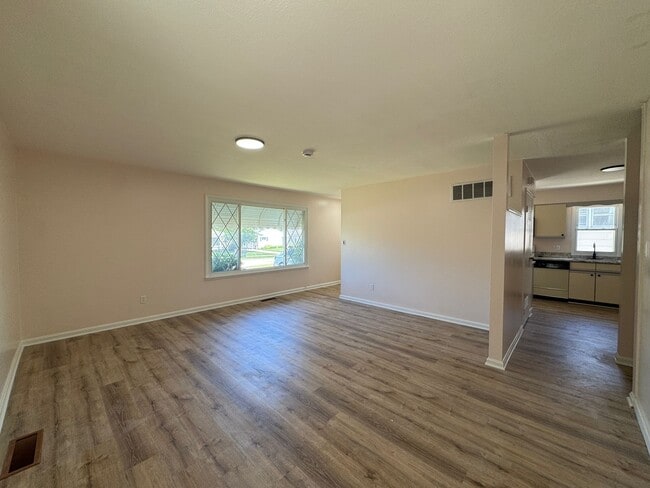 Building Photo - 3415 Center Dr