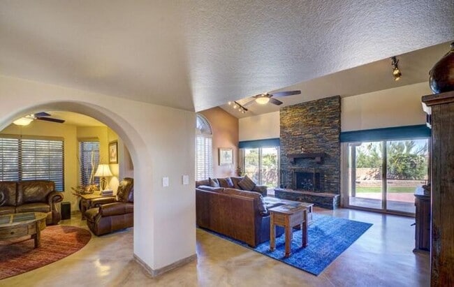 Building Photo - 4380 N Camino De Carrillo