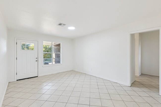 Building Photo - 1605 E Park Pl