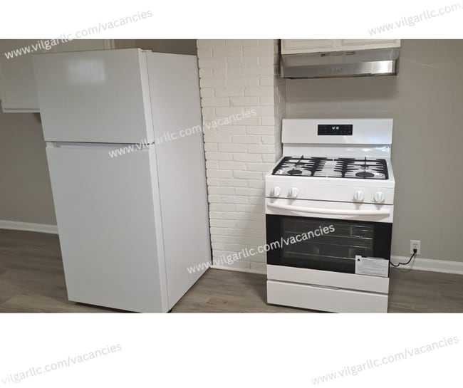 Building Photo - 1605 Pine St