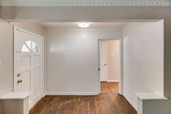 Foto del edificio - Gorgeous 2 Bed, 2 Bath Lochwood Home!