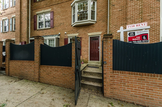 Building Photo - 734 N Vermont St