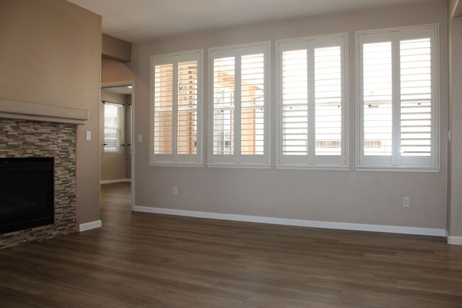 Building Photo - 974 Courtyards Loop