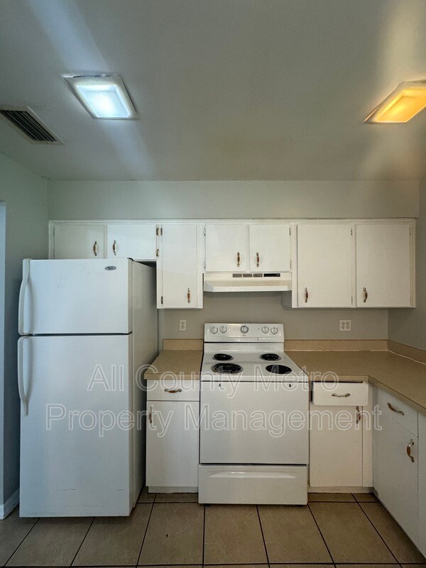 Building Photo - 1851 Bonneville Drive